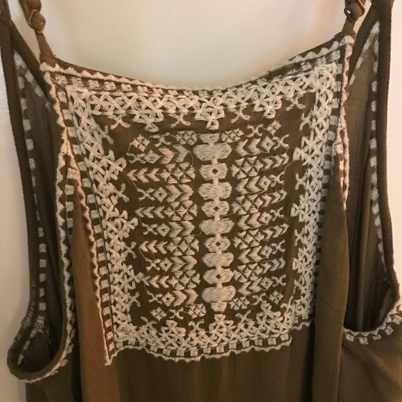 Green embroidered tank top - Picture 3 of 6